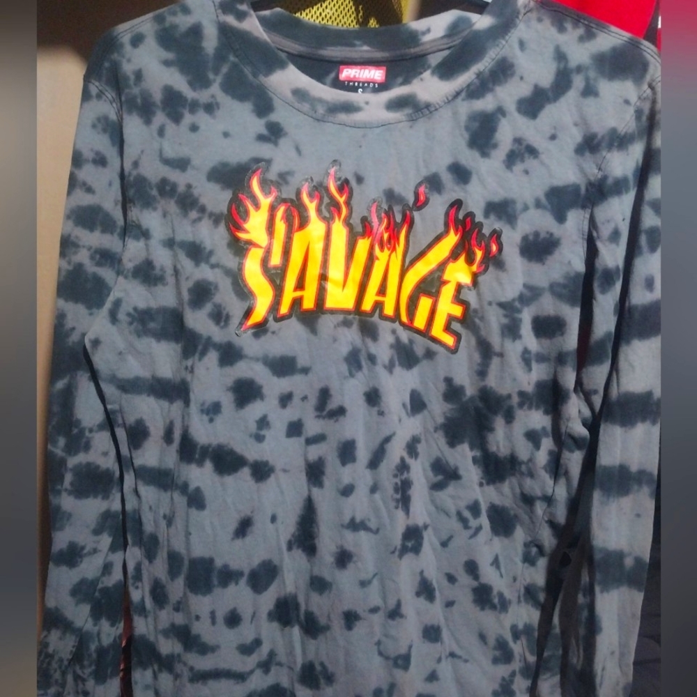 Savage long sleeve shirt. Comes with beanie hat. Size small